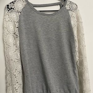 Low back lace sleeve gray shirt